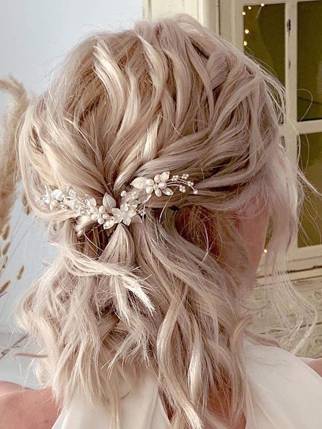 Set of handcrafted hairpins featuring real preserved flowers in soft romantic tones, ideal for weddings or special occasions.